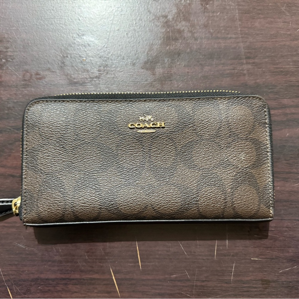Coach Signature Brown Zip Wallet